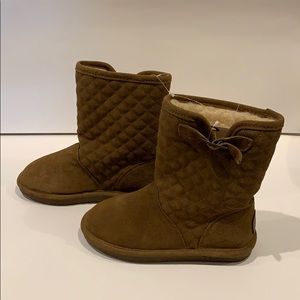 BearPaw - Quilted Tan Short Boots Size 7